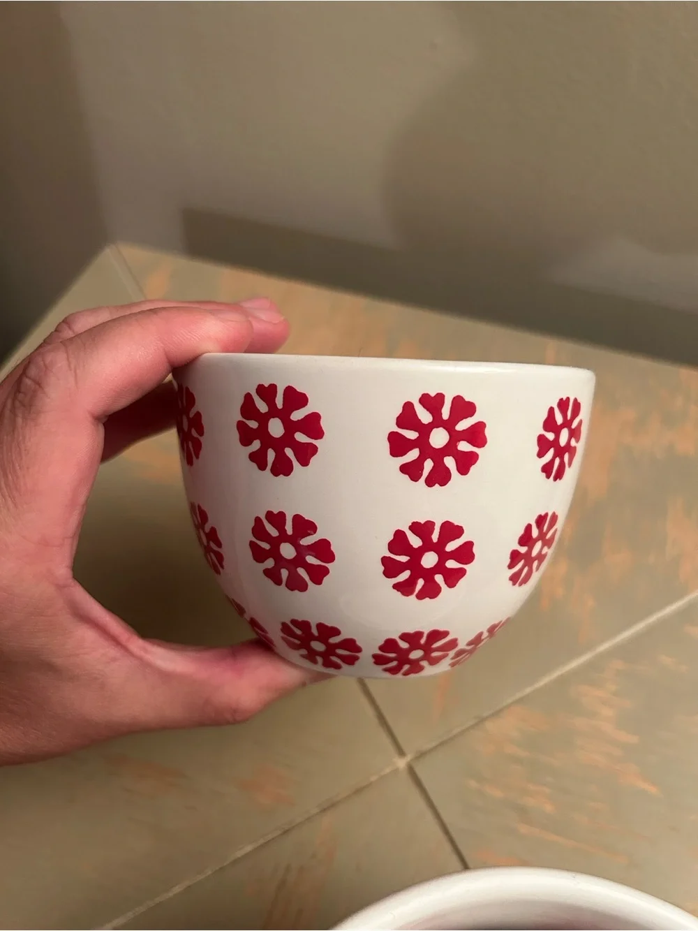 Vintage 90s/00s White Ceramic Nesting Bowls with Red Snowflake Motif - Set of 3